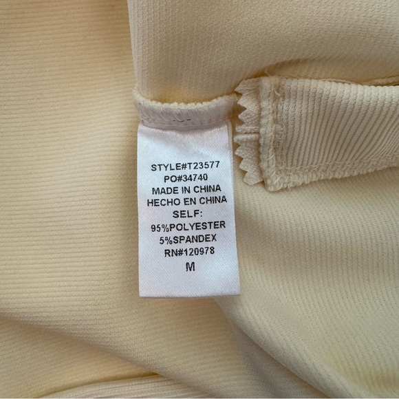 ✨ Entro Cream Short Set (Top + Shorts) - Size Medium 💫 - Picture 8 of 16